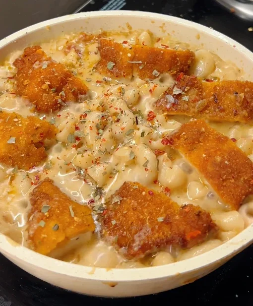 Alfredo Mac & Cheese with crispy Chicken